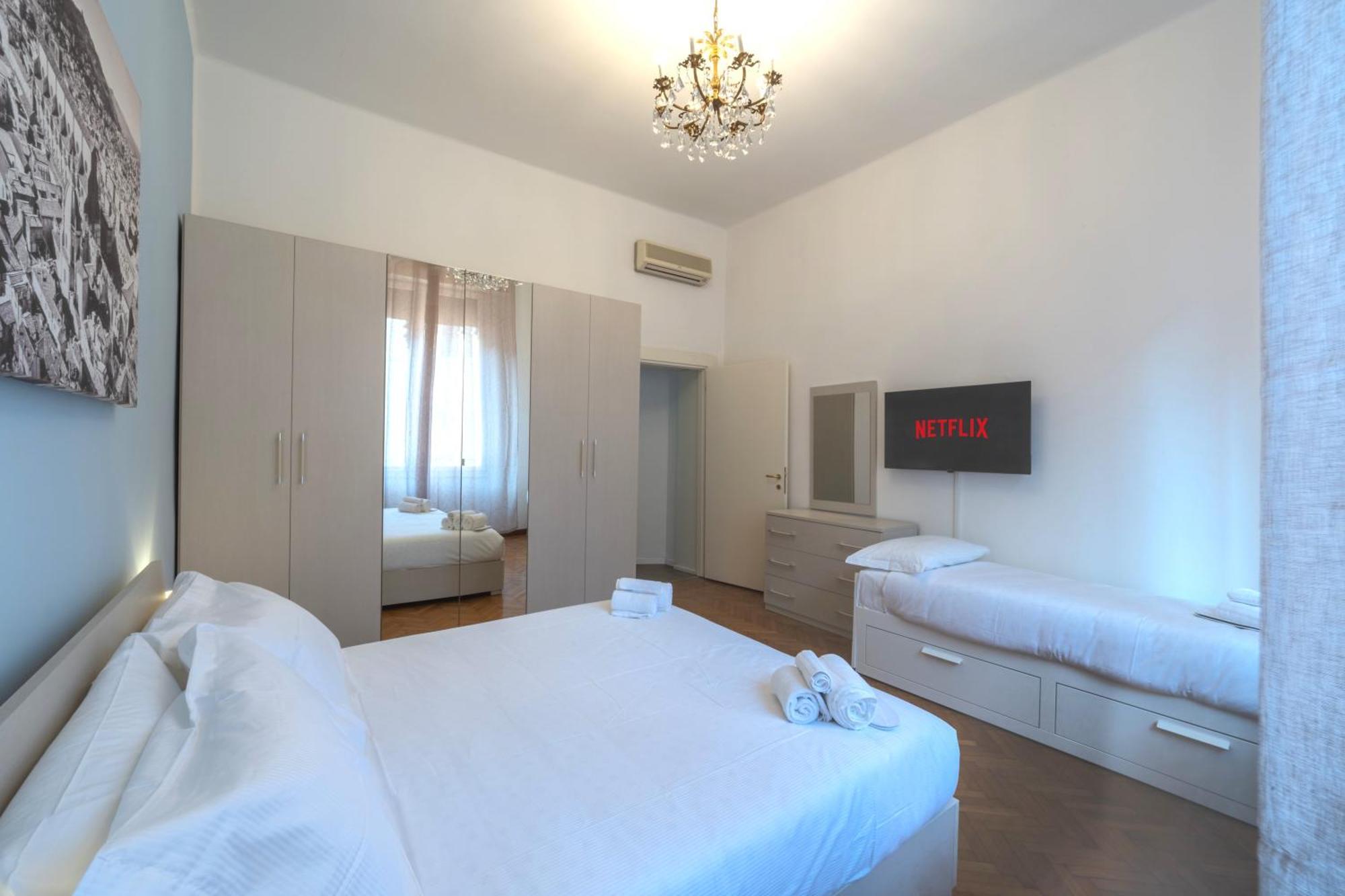 Suite In The Center Of Болонья Екстер'єр фото